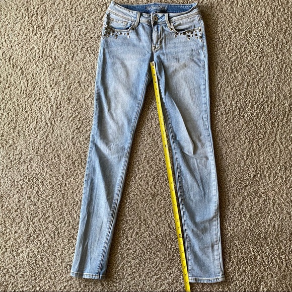 Light Wash Studded Skinny Jeans - Picture 7 of 8